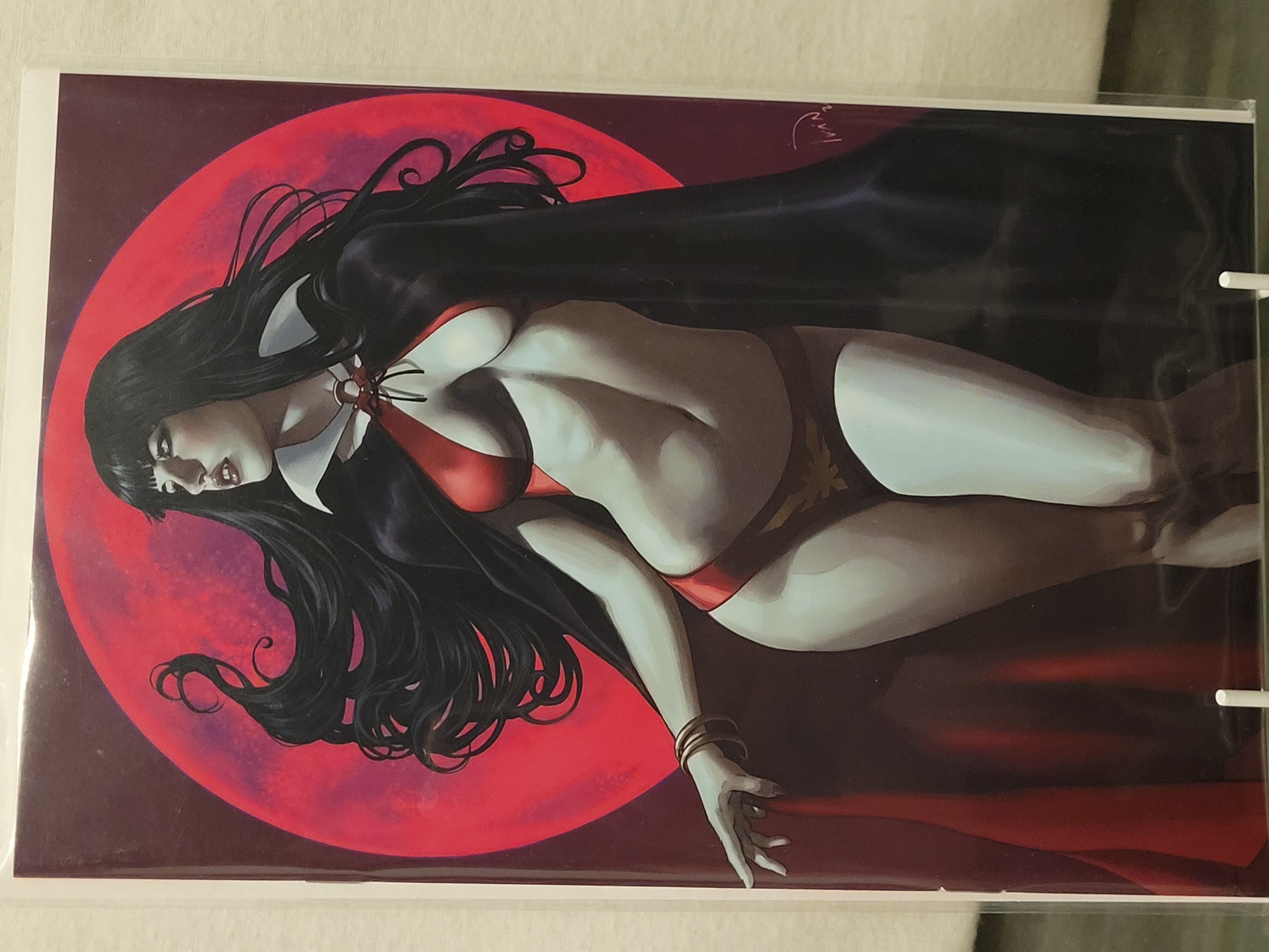 Vampirella #11 Ivan Talavera Virgin Variant red moon
